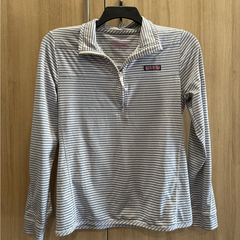 Vineyard Vines Gray and White Striped Performance Sankaty Shep Shirt pullover S